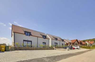 PANELOVÁ VÝSTAVBA RD KLENTNICE